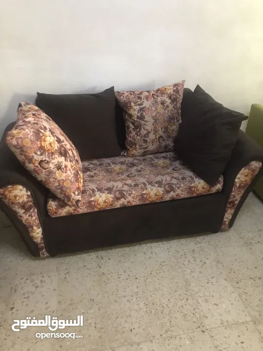 طقم كنب قطعتين كبار وقطعة ثنائية نظيف بحالة ممتازة