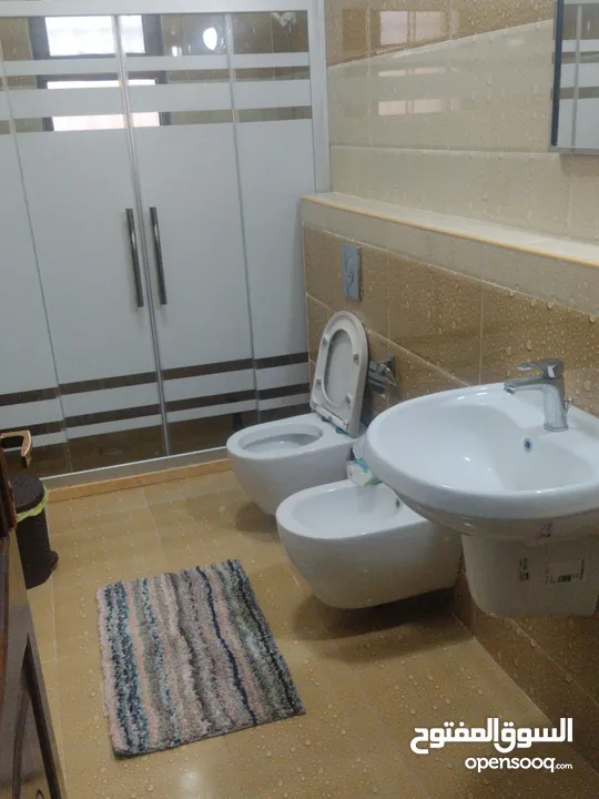 بيت مستقل  4 غرف نوم ماستر روم 4 واجهات حجر بلكونات صالات كراج خزان ماء تدفئه سور حديقه عزل اطلاله ح