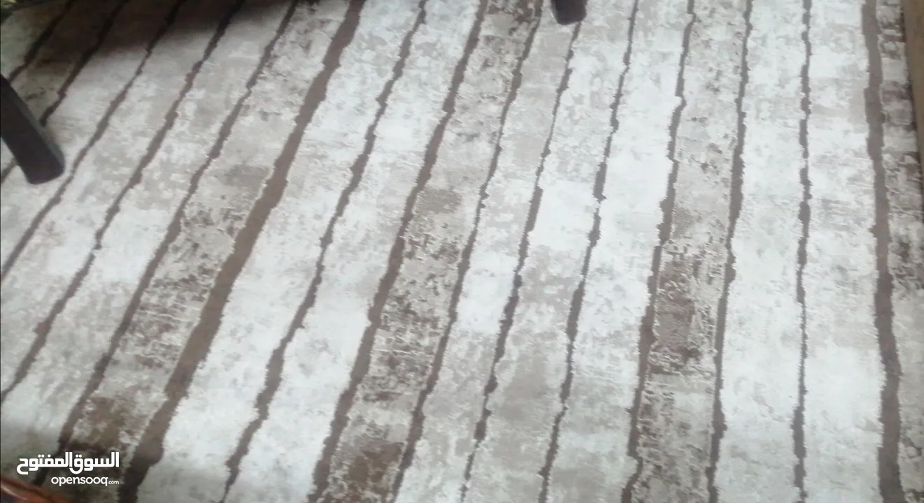 سجاد   تركي بحاله جيده جدا لون بني وبيج قياس 200 _290