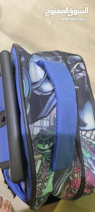 حقيبة اولاد مدرسية ذات جودة عالية و استعمال و حفاظ على الحقيبة بحالة ممتازة شبه جديدة و لا عيوب
