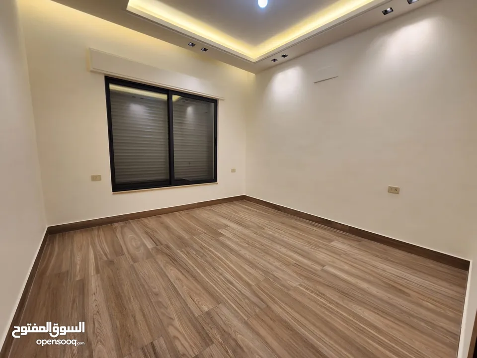 شقة فارغة للبيع في عبدون ref : 14391