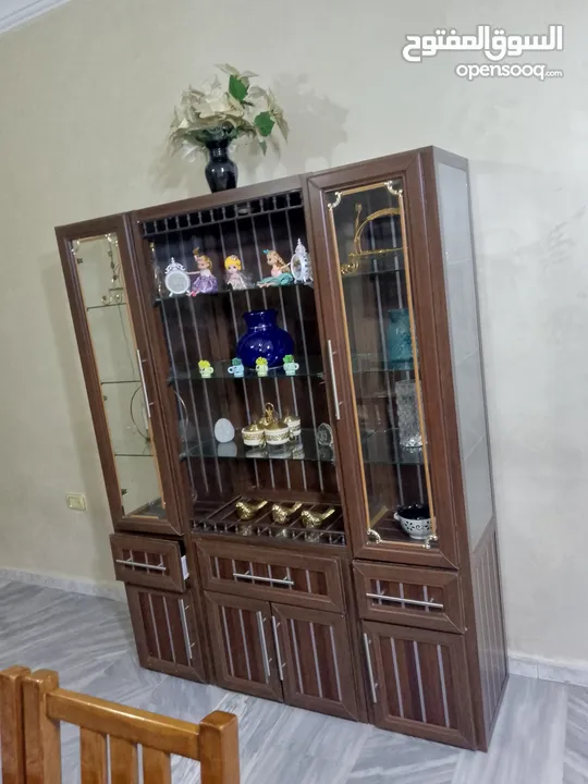 بوفيه للبيع.