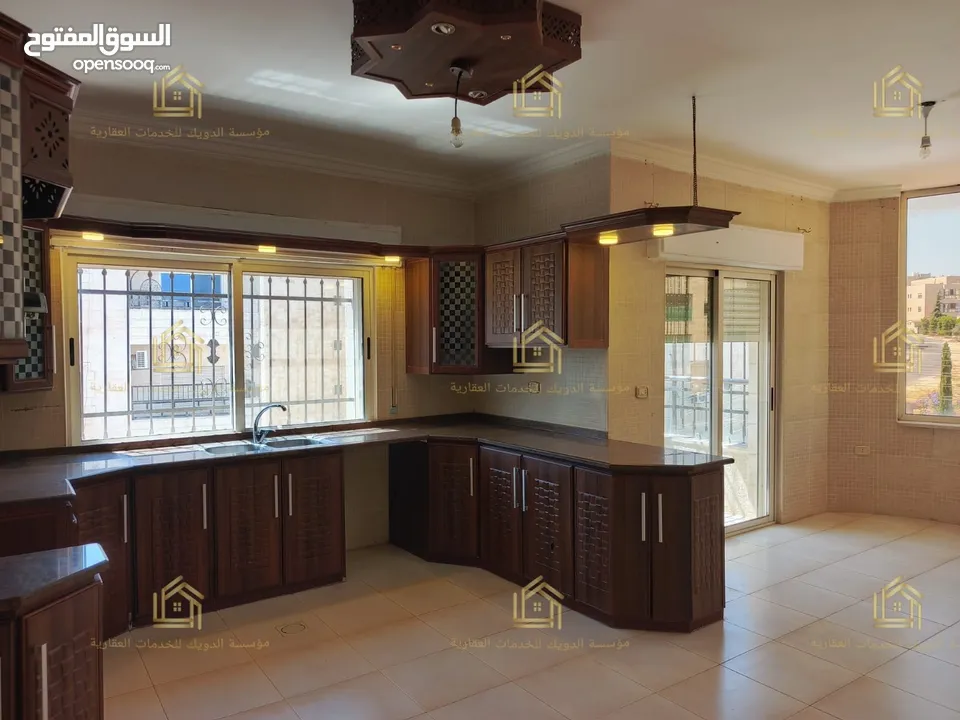 شقة مميزة - الجبيهة - 3نوم1ماستر - 220م - بلكونتين بإطلالــــه مميزة - قرب الخدمات العامة