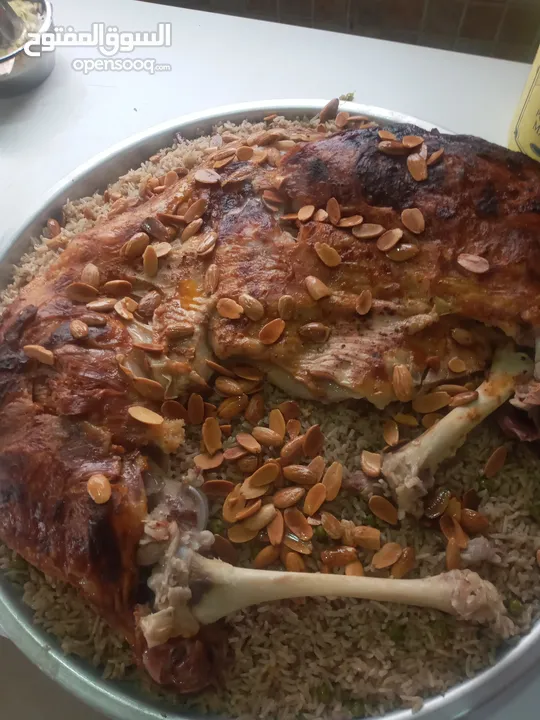 شيف شرقي وغربي وسلطات ابحث عن عمل خبرة في الاكل العربي والغربي والسلطات خبره اكثر من 15سنه