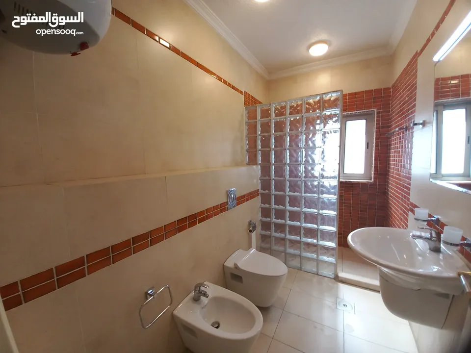 شقة غير مفروشة للإيجار 400م2 ( Property 19553 )-175107001