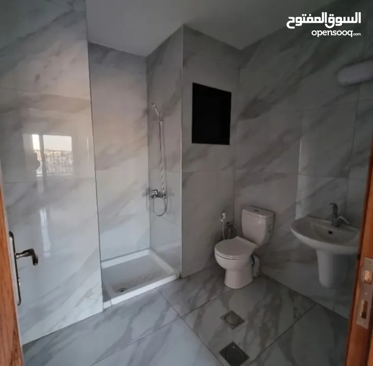 شقة سكنية للبيع مقابل ديوان الموظفين
