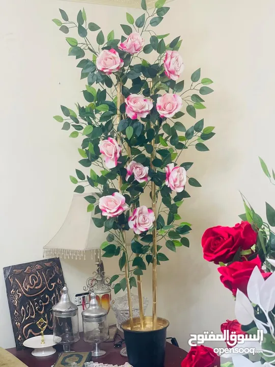 أشجار زينه ورد صناعي   متوفر لون احمر فقط  شغل بيتي مرتب بزبط داخلي و خارجي للمنزل وللغرف و للمداخل