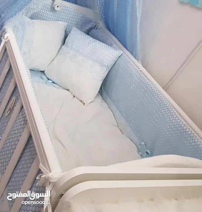 سرير طفل للبيع