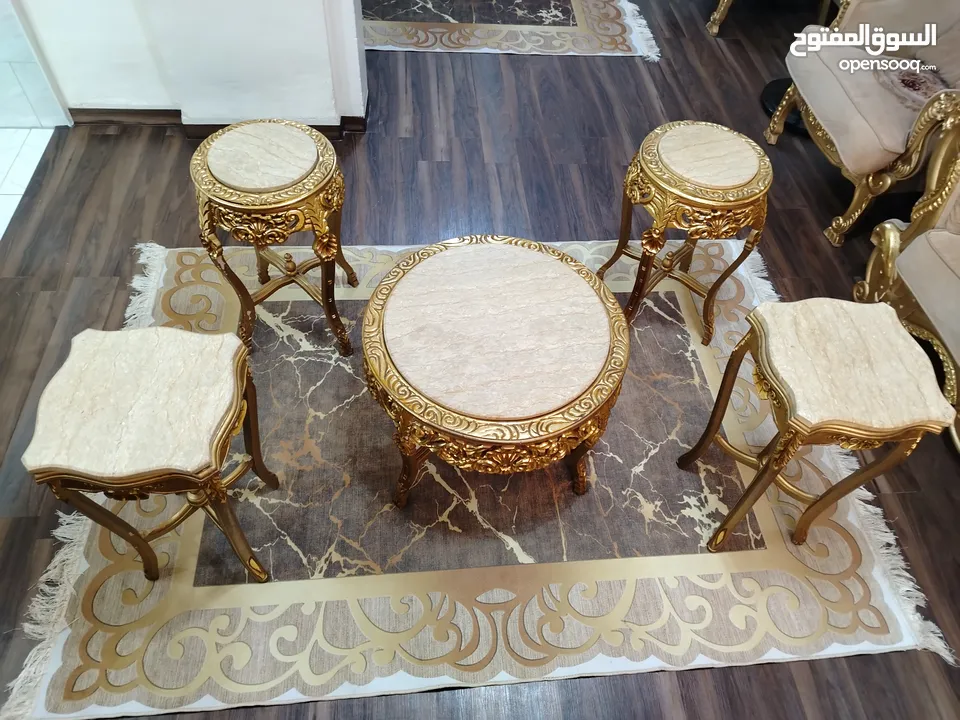 طقم طاولة مع طربيزات