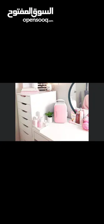 ثلاجه صغيره للمكتب او السياره او صالونات التجميل او الصيدليات .....