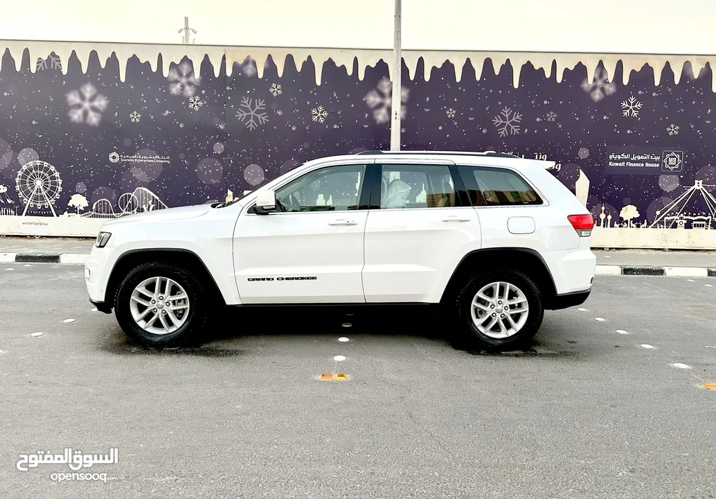 جيب جراند شروكي LAREDO V6 2017 العداد 221 السعر 3650