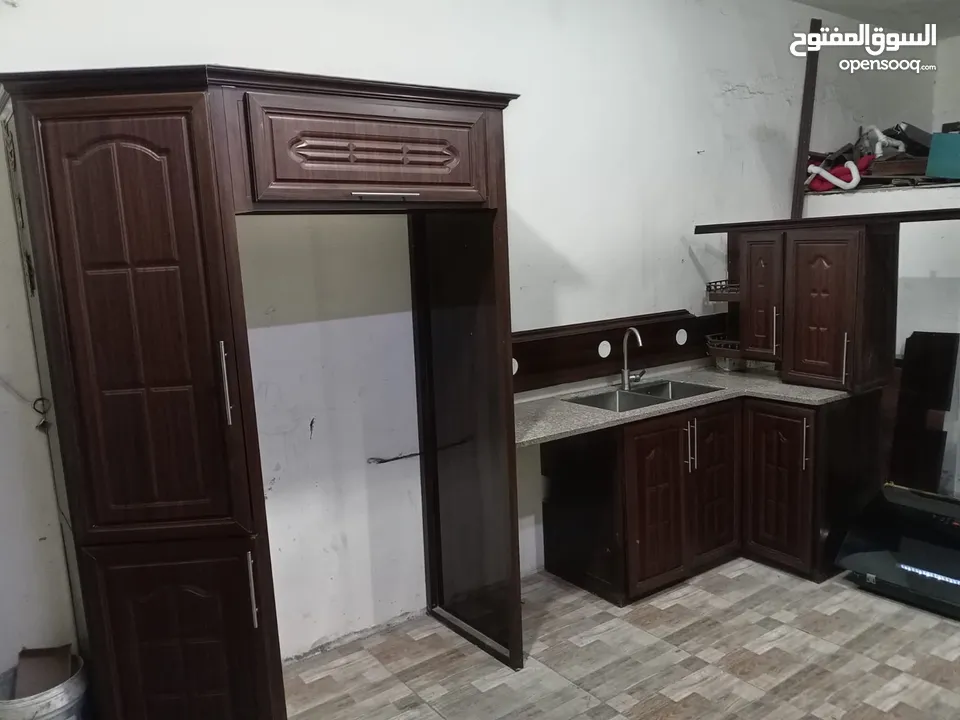 مطبخ المنيوم مع جرانيت مع مجله مع بطاريه مع شفاط