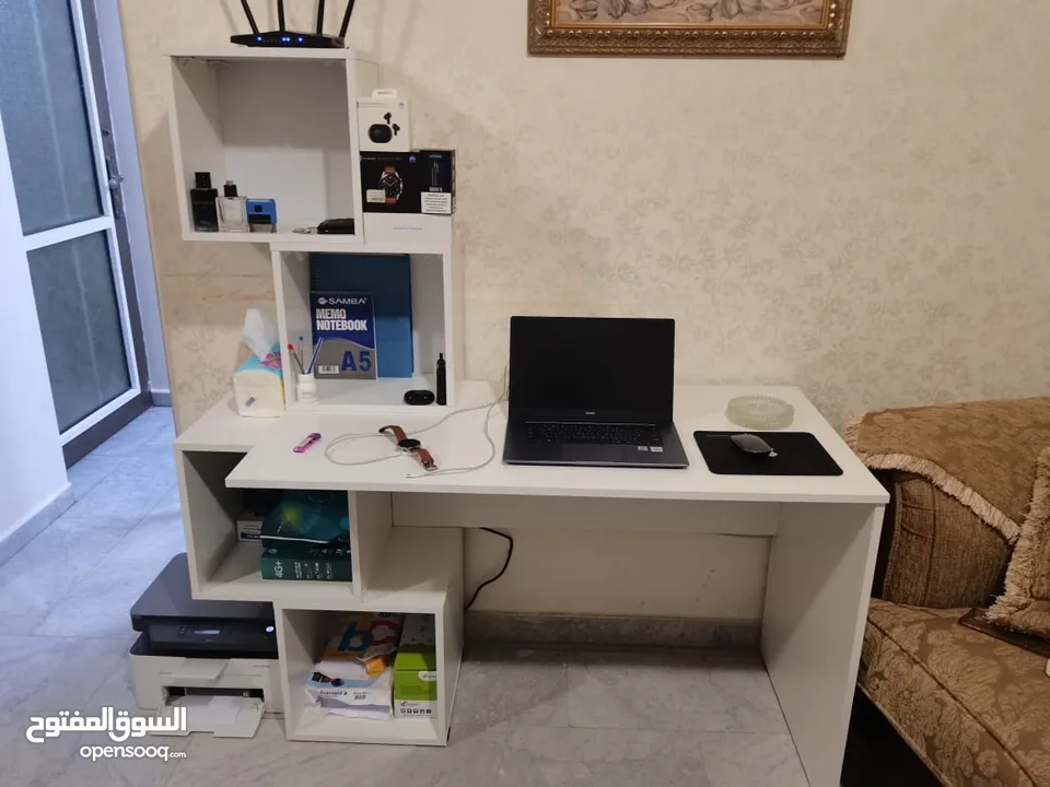 مكتب طاولة جيمنج زاويه متوفر بعدة موديلات والوان مناسبه للدراسة والالعاب