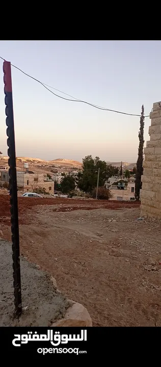 ارض مع بيت صغير في قرية الشواورة للبيع  تصنيف الف واصلها جميع الخدمات مصورة ومسكرة الارض مساحتتا 800