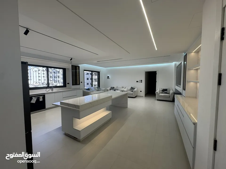 شقة مفروشة فاخرة بجاهزية كاملة للسكن – موقع مميز في رجم عميش