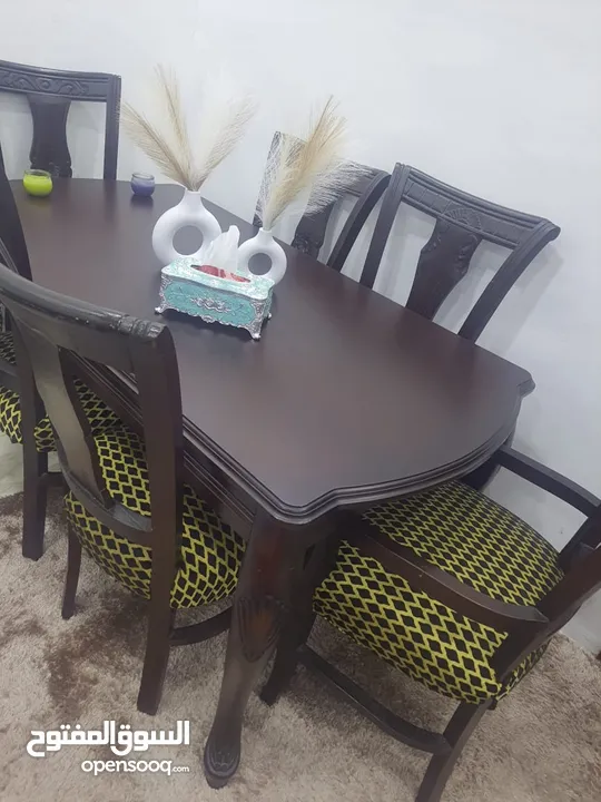 طاوله سفره خشب زان بالكامل 6 كراسي ضغط استعمال اشي بسيط جداً.. نظامها اثنين منهم ايدي ماستر