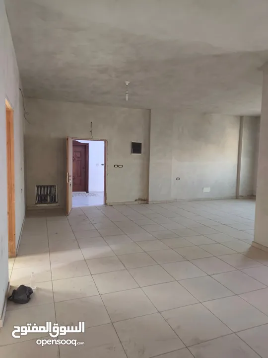 شقه سكنيه للبيع على الشارع العسكري