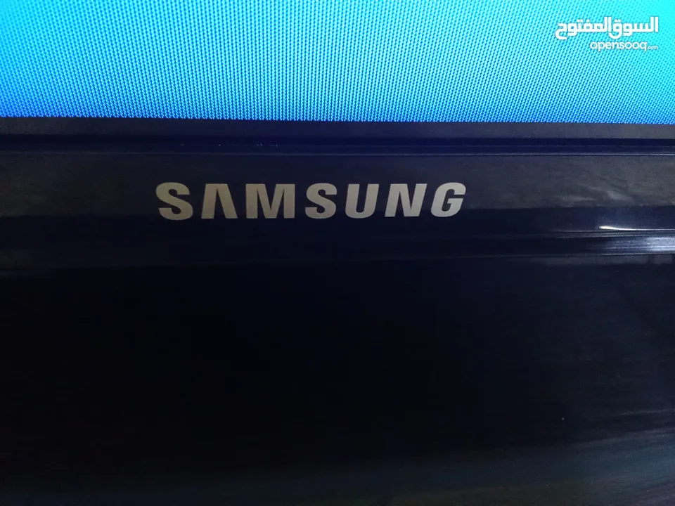 شاشه سامسونج فل hd استخدام بسيط جدا للبيع لا يوجد فيها اي نوع من المشاكل للبيع سامسونج