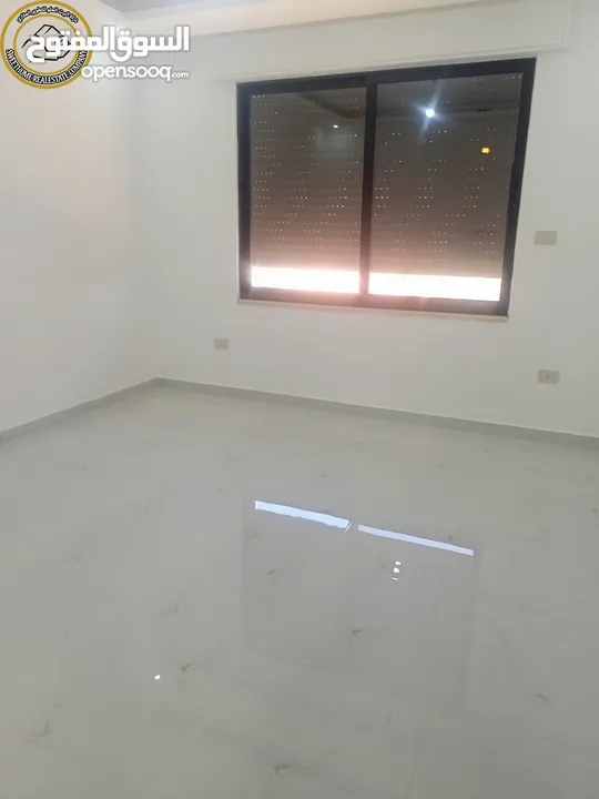 شقة فاخرة للبيع في أم أذينة طابق ثاني 170م تشطيب سوبر ديلوكس لم تسكن