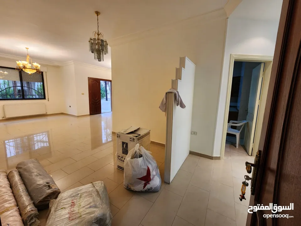 شقة فارغة للإيجار في منطقة الشميساني - ref : 14459