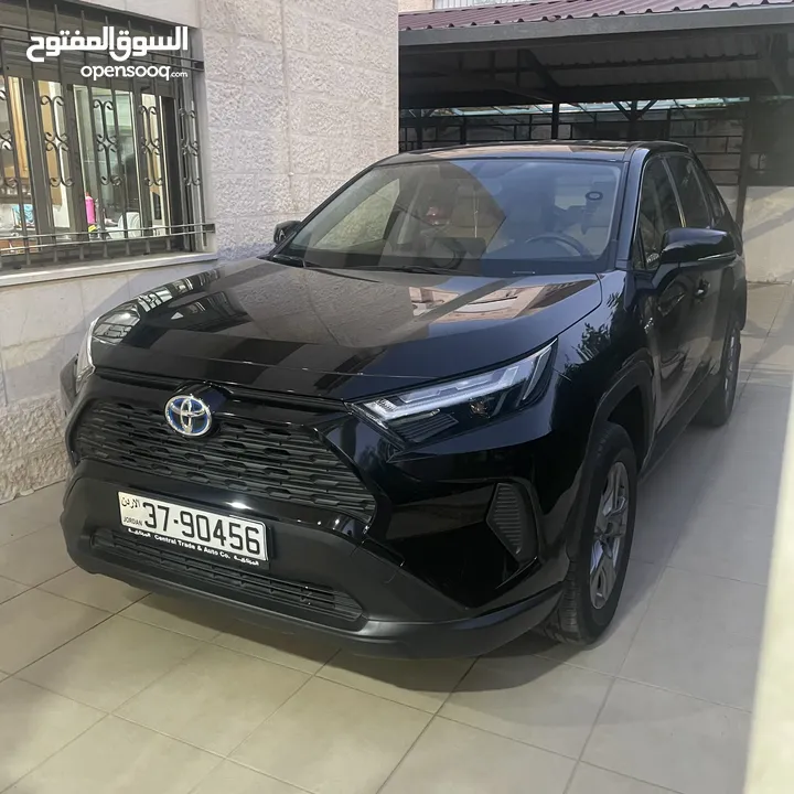 Toyota Rav4 model 2023  وارد الوكالة و ما زالت تحت الكفالة قطعت فقط 29 الف كيلو فحص كامل بلا حوادث
