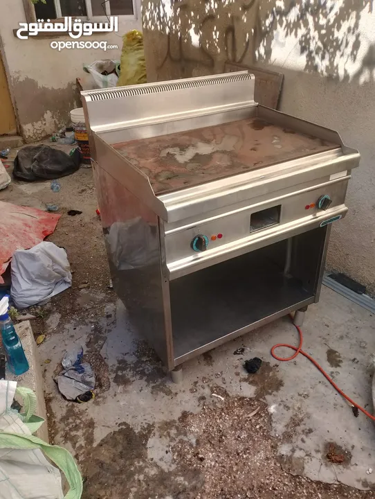 اغراض مطعم شبه مستعملة بحالة جيدة جدا