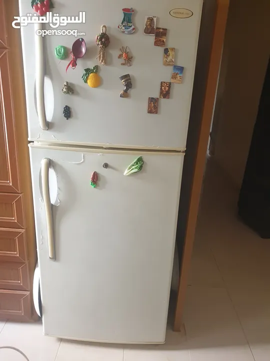 ثلاجة للبيع لون ابيض