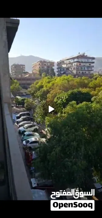 شقة  ثالث طابق مصعد طاقه مساحه 175 خمس غرف وصالون وحمامين قبلي شمالي كسوه قديمه تقيله ممدد شو