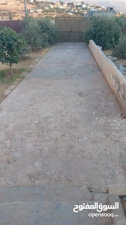 بيت لبيع تقريبن مطل على البحر الميت