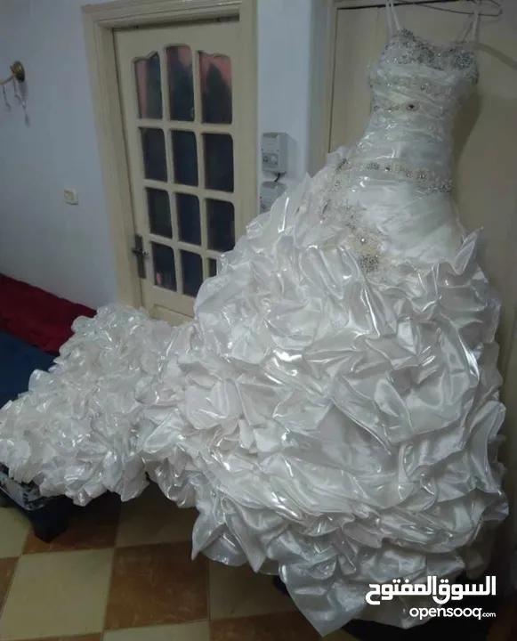 فستان زفاف  للبيع