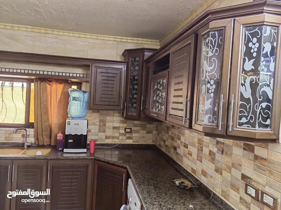 بيت للبيع طابقين في الزرقاء جبل الأمير حسن مساحه الارض 200 م