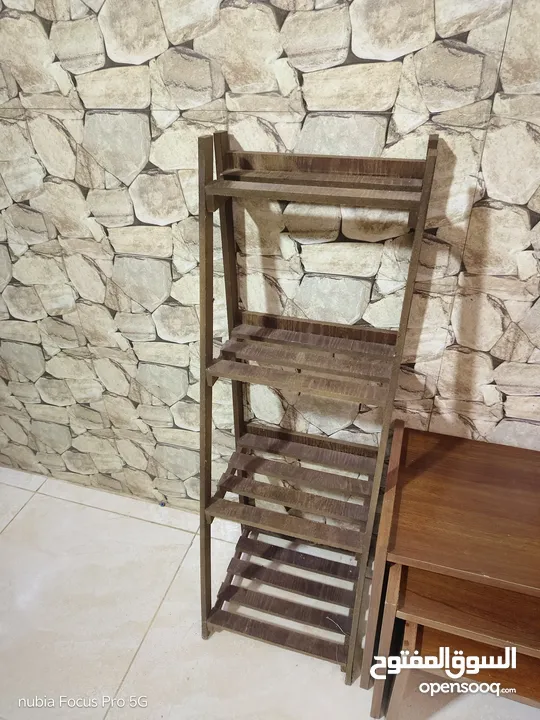 ثلاث  طاولات سيرڤس مع ديكور سلالم للمنزل