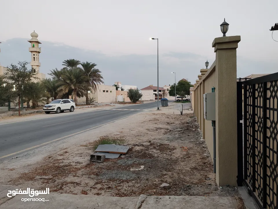 فيله للبيع في عجمان منطقه مشيرف تملك للمواطن جواز عجمان فقط