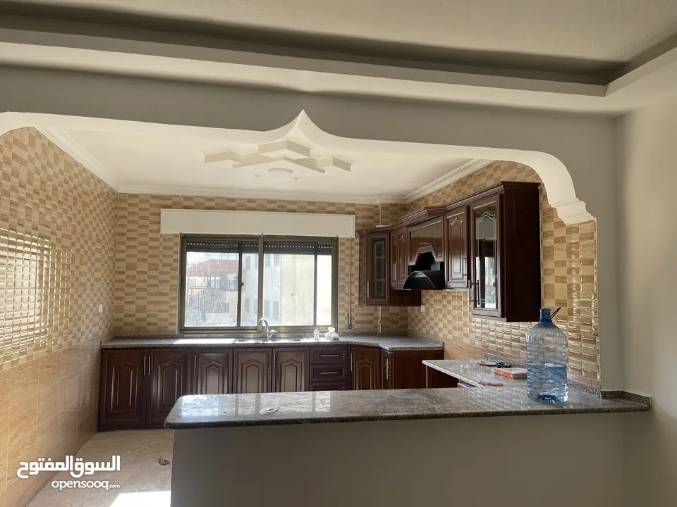 شقة طابقية للايجار
