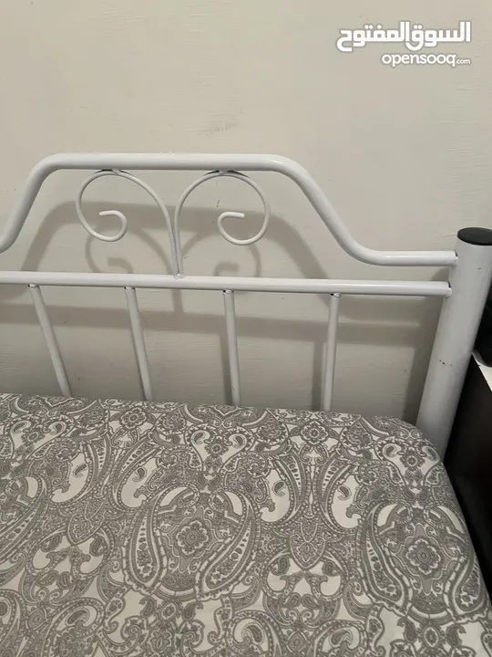 Bed frame. سرير تخت مفرد