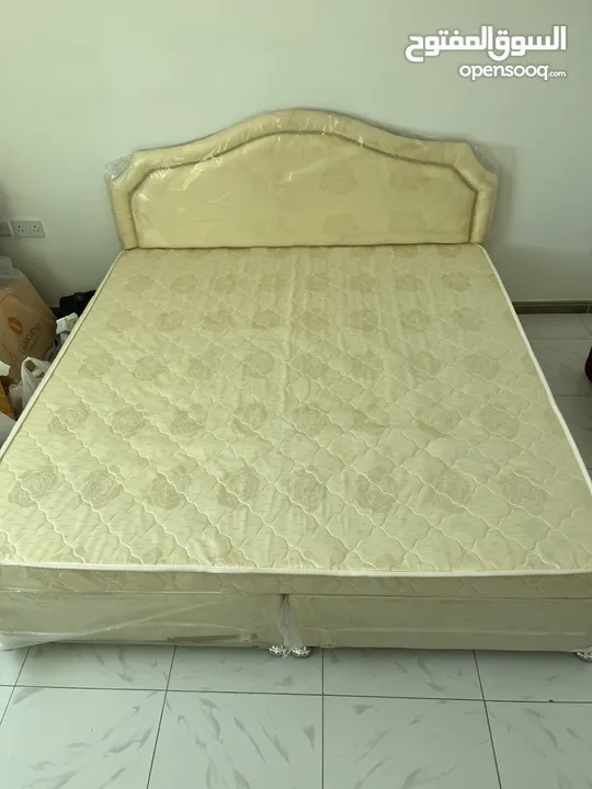 سرير مزدوج مع المرتبه للبيع استعمال اقل من شهر Bed used less than one month with    mattress Urgent