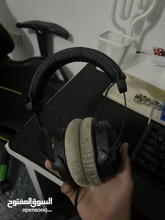 سماعة شبه جديدة Beyerdynamic dt 770 pro  بيرداينامك 80ohm