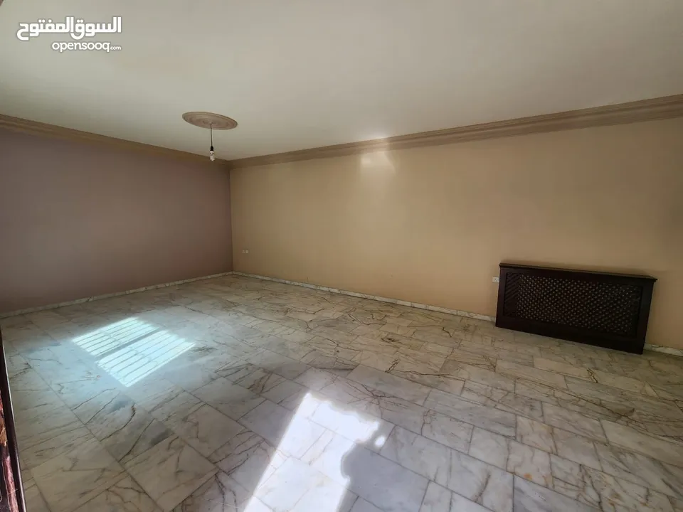 شقة للبيع في دير غبار - ref : 14420