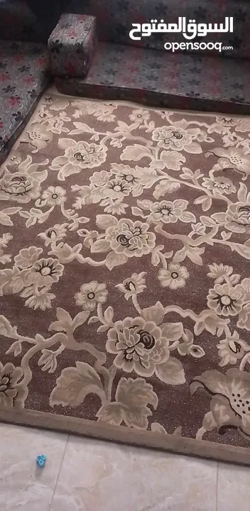 .سجادتين بني وبيج محفر  بحال الجديد ما فيهم أي شي