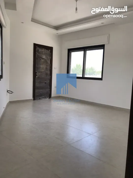 شقة أرضية فاخرة للبيع في الجندويل  - مقابل أسواق السلام 130م مع ترس 30م لم تسكن