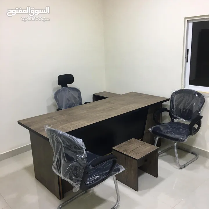 اثاث مكتبي مكتب مدير بعدة الوان بسعر خيالي مع جانبية بادراج وطاولة والتوصيل مجاني مكاتب ادارية