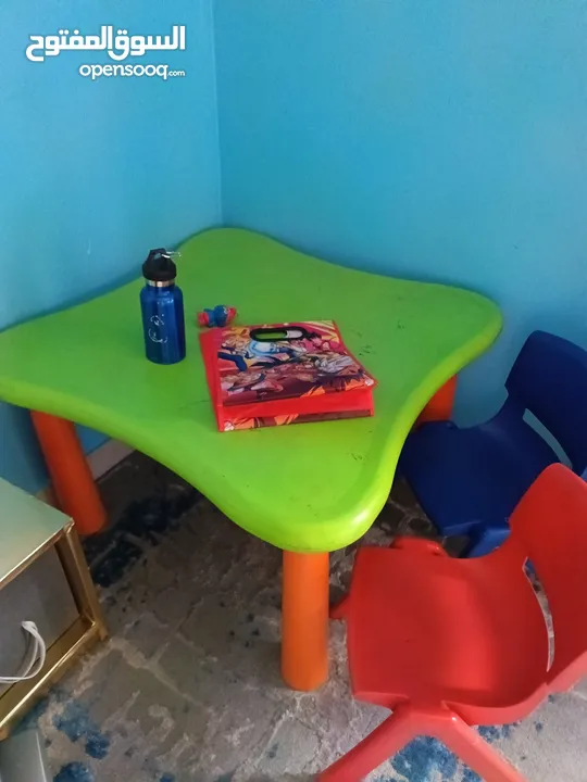 طاولة اطفال