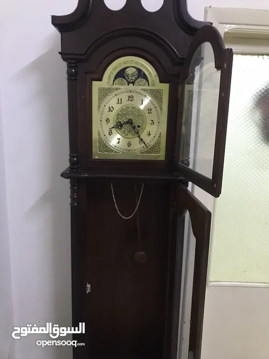 ساعة بندول ارتفاع 2 متر بحالة ممتازة