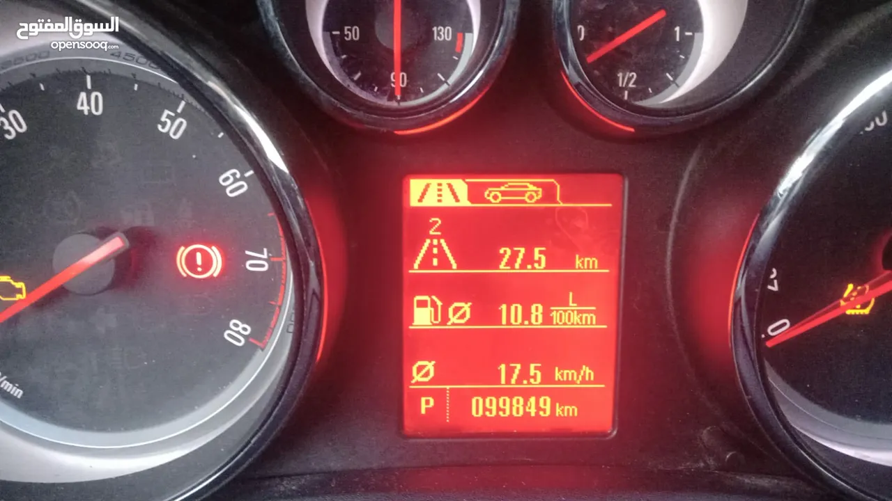 أوبل أسترا 2015 أوتاماتيك ماتور 1400 سي سي تيربو فتحة بالسقف لون أزرق