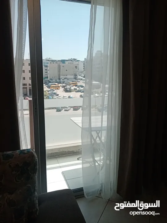 استديو 40 متر مربع الموقع بيت العمر مقابل الجلاريا مول