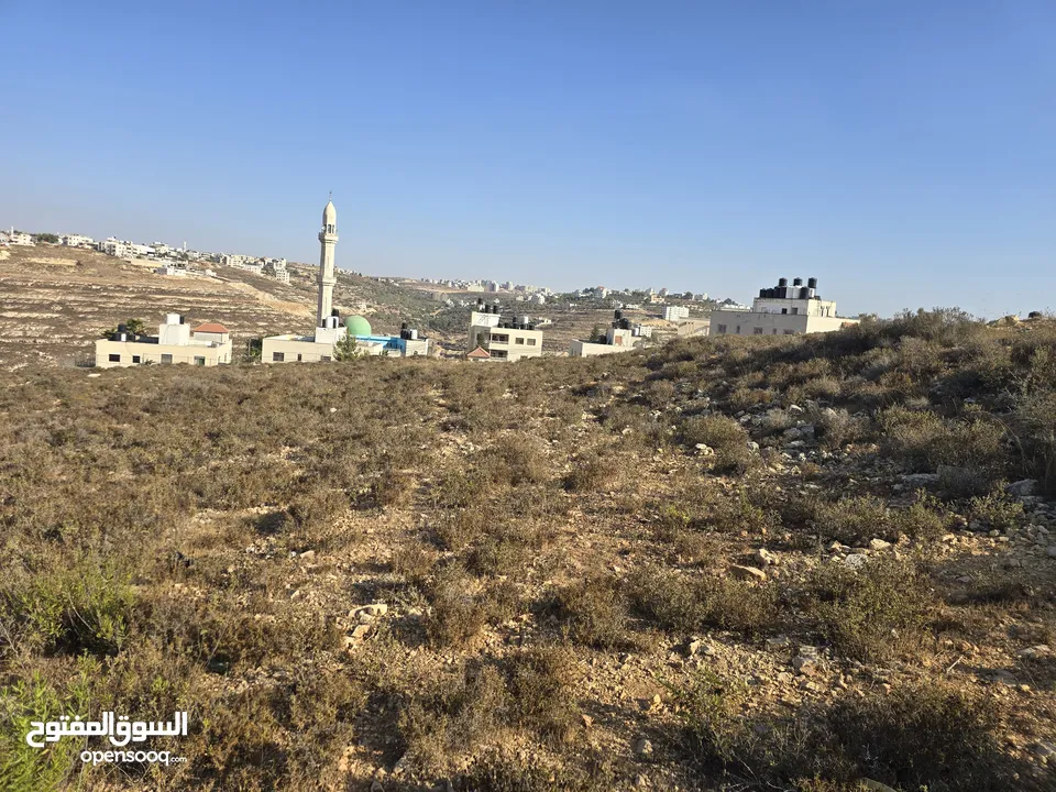ارض مربعه الشكل اطلاله جميله تصلح لبناء فيله وللأساثمار