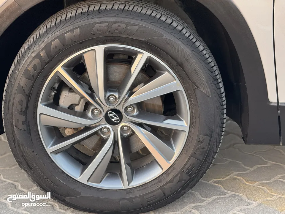 HYUNDAI SANTAFE 2019 GCC FULL OPTION LIKE NEW CONDITION