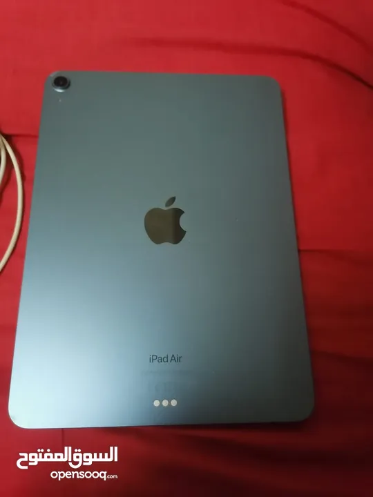 iPad air5 WiFi 256 giga with charger