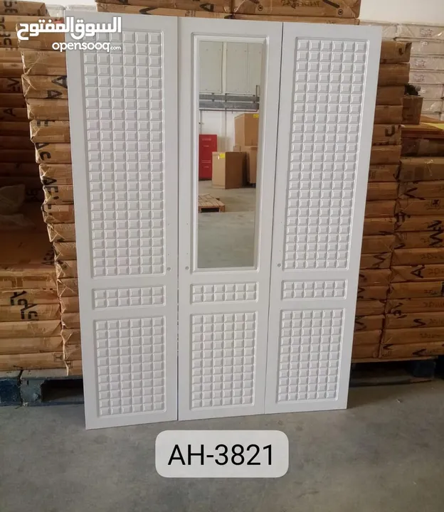 3 DOOR CUPBOARD SIZE 120X185