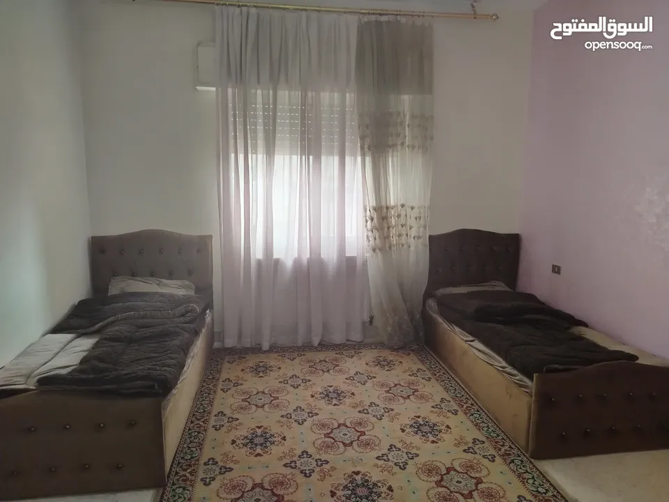 شقة طابق ثاني للبيع بسعر مغري جدا مع الأثاث أو بدون خلف جبري